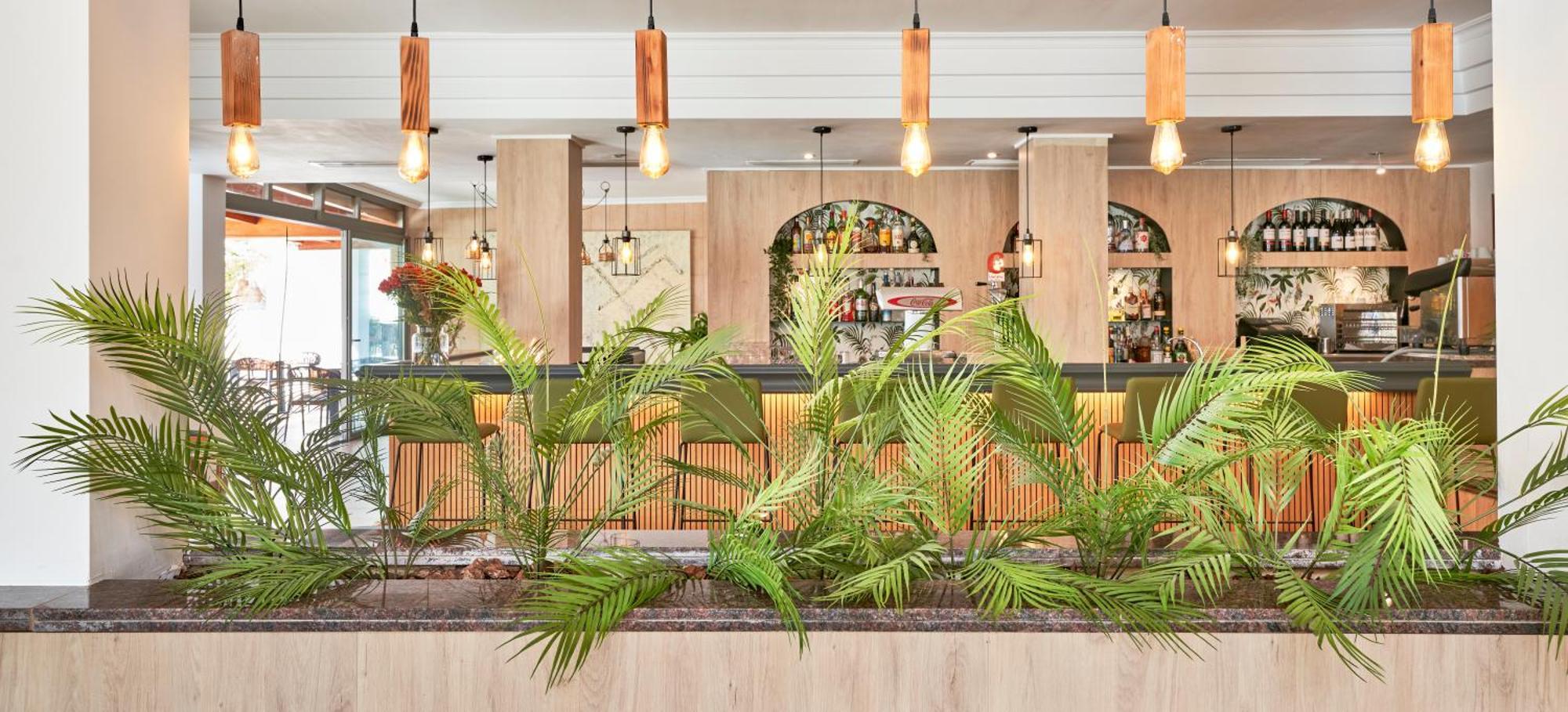 Flacalco Hotel & Apartments Cala Ratjada  Bagian luar foto